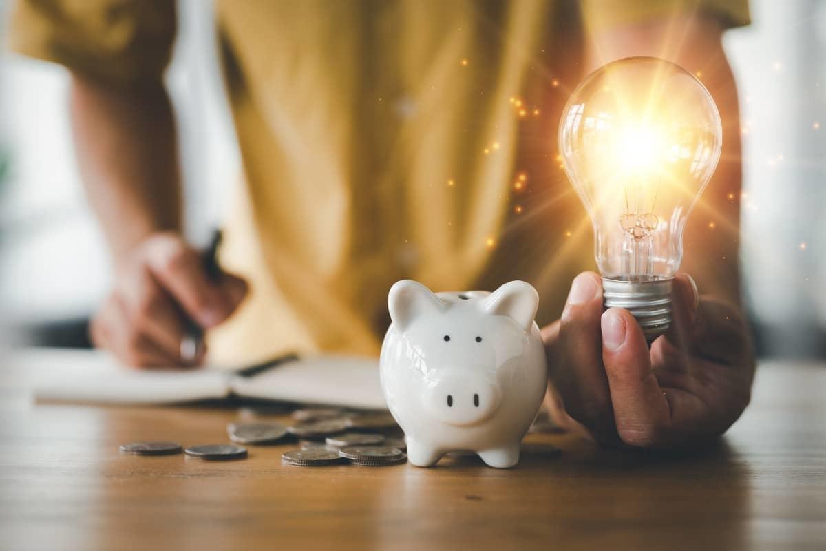 Come risparmiare con la bolletta della luce?