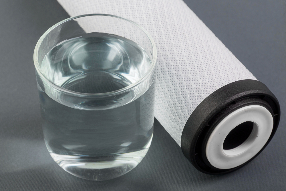 Cinque motivi per cui dovresti avere un depuratore d'acqua a osmosi inversa in casa.