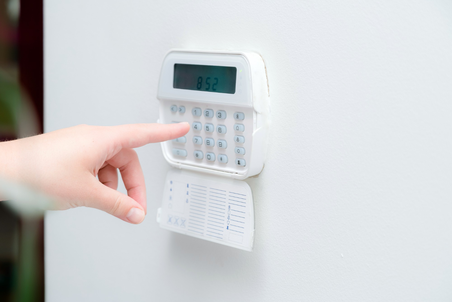 Preventivi Antifurto: Wireless o Filare, Quale Conviene?
